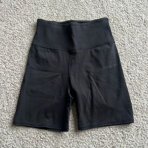 Vuori bike shorts